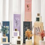 Cocorrína Premium Reed Diffuser Set with preserved flowers and sandalwood rose scent