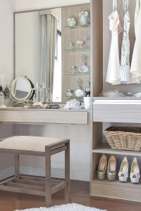 Hillsdale Furniture Amelia Vanity Stool in Antique Gray – Upholstered Vanity Bench with Classic Design