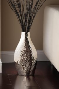 Hosley 17-inch high silver metal vase, modern sculptural design for elegant floral arrangements and stylish home décor