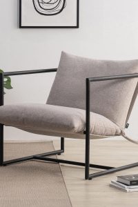ZINUS Aidan Sling Accent Chair in Oatmeal – Modern Metal Framed Armchair with Shredded Foam Cushion for Living Room or Bedroom