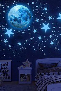 Hatch Rest 2nd Gen sound machine and night light for babies and toddlers, featuring sleep training and time-to-rise alarm functions.