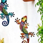 HONGLAND Metal Gecko Wall Art – Vibrant Hand-Painted Lizard Sculpture for Garden Fence