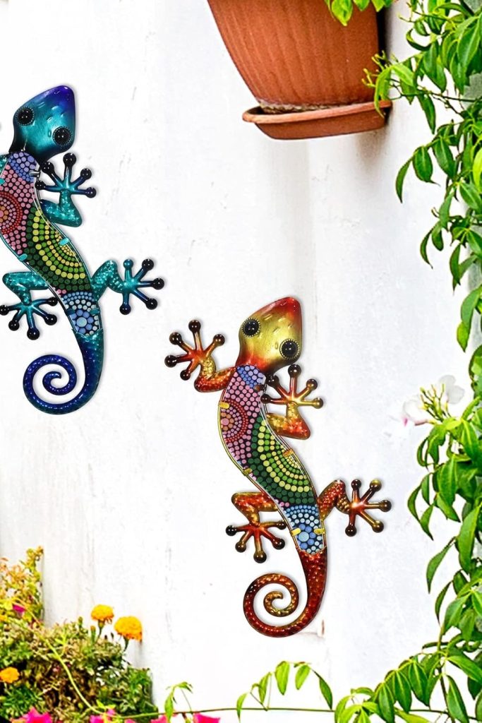 HONGLAND Metal Gecko Wall Art – Vibrant Hand-Painted Lizard Sculpture for Garden Fence