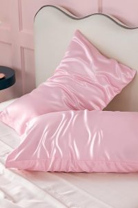 "Bedsure satin pillowcase for hair and skin in pink, queen size"