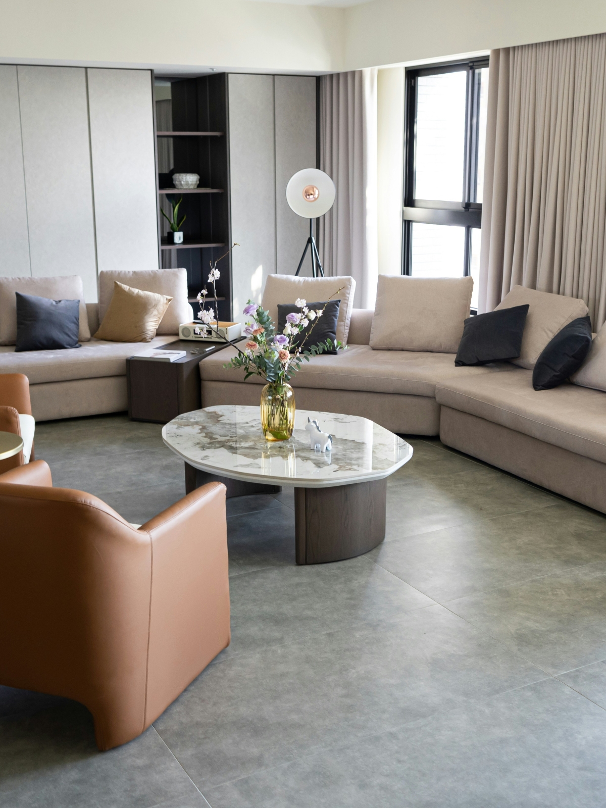 Before and after budget-friendly living room makeover