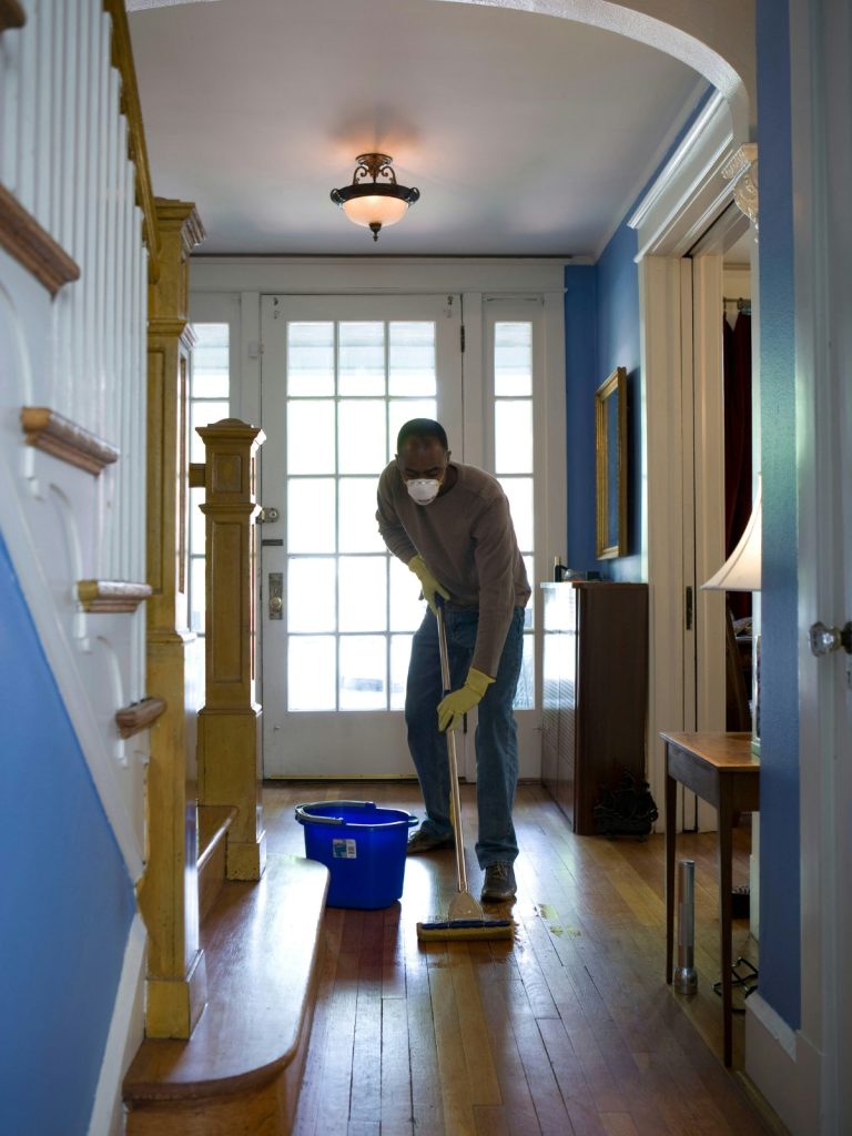 "Daily home cleaning routine checklist for a tidy house"