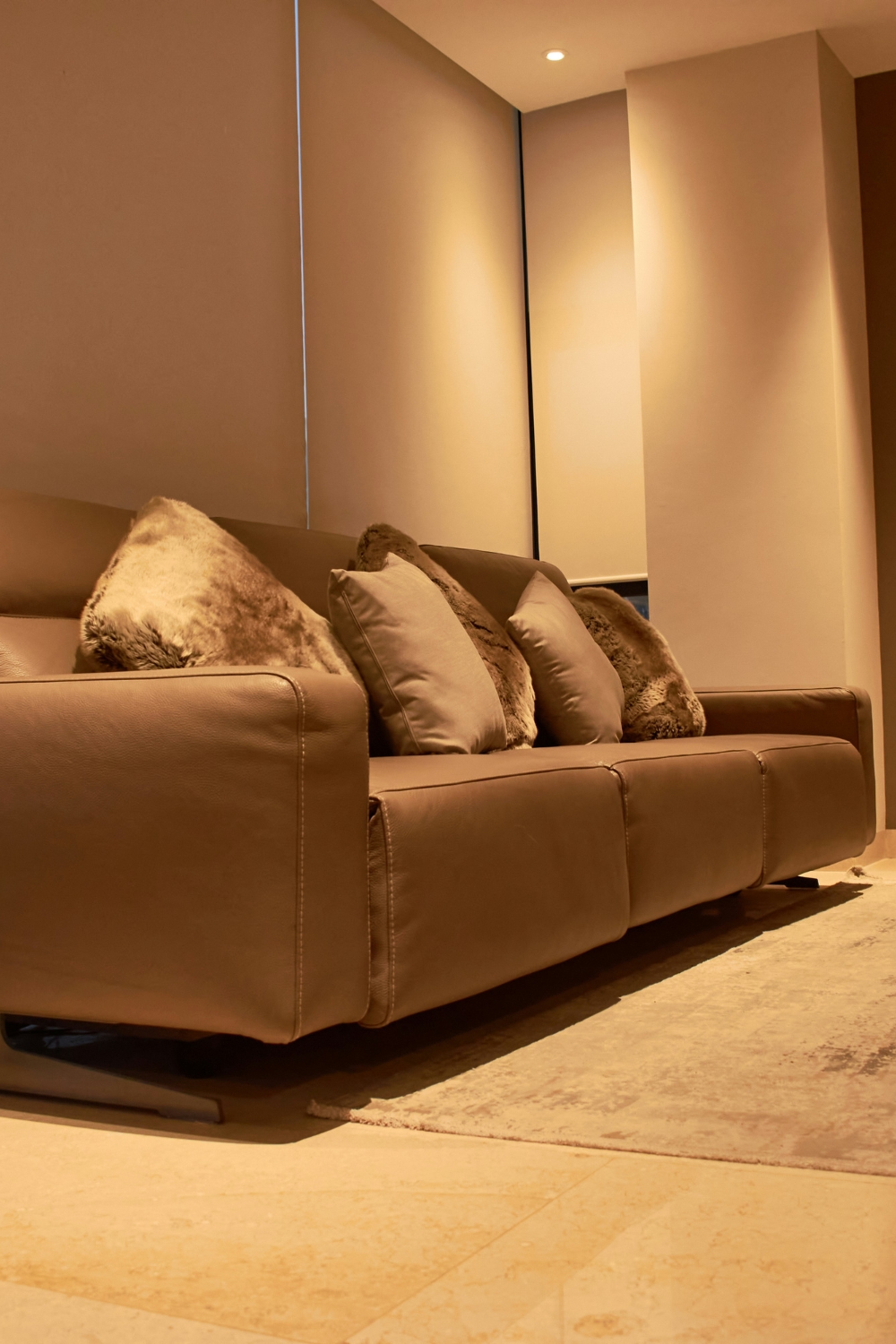 Modern Sofa Bed in Small Living Room – stylish sofa bed for small apartments