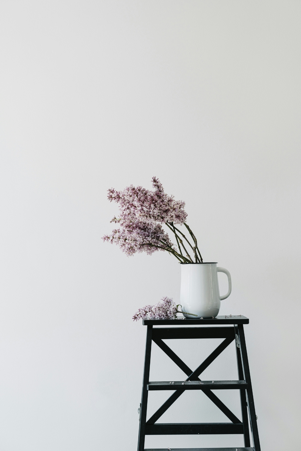 Minimalist living room with decluttered space