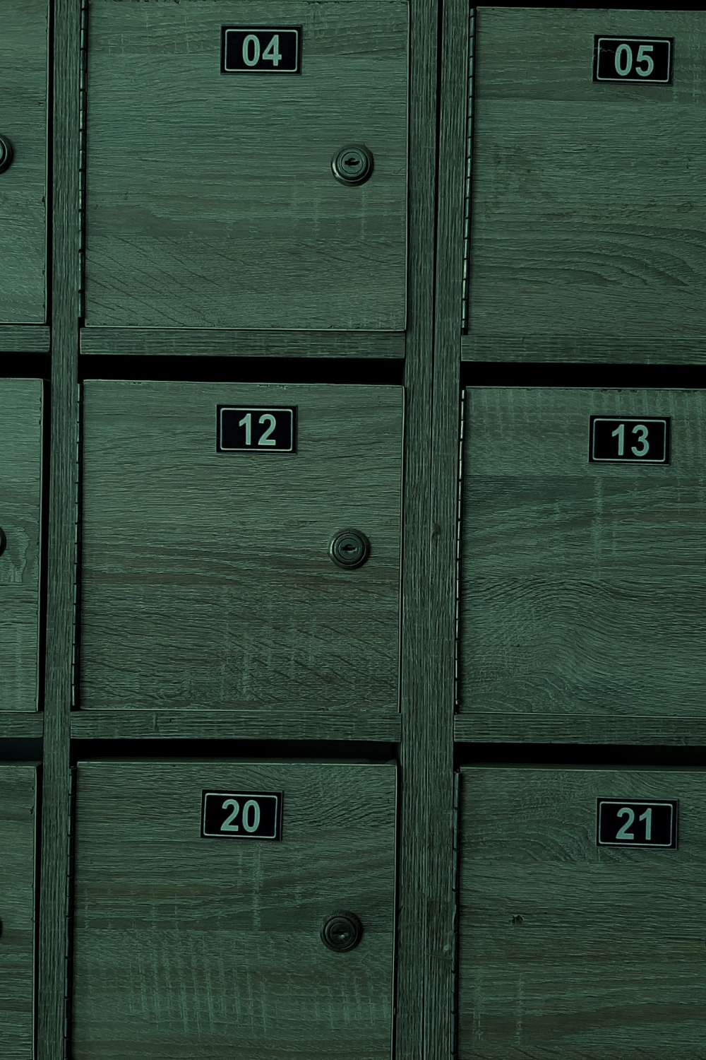 Pull-out kitchen rack for smart storage in a small space