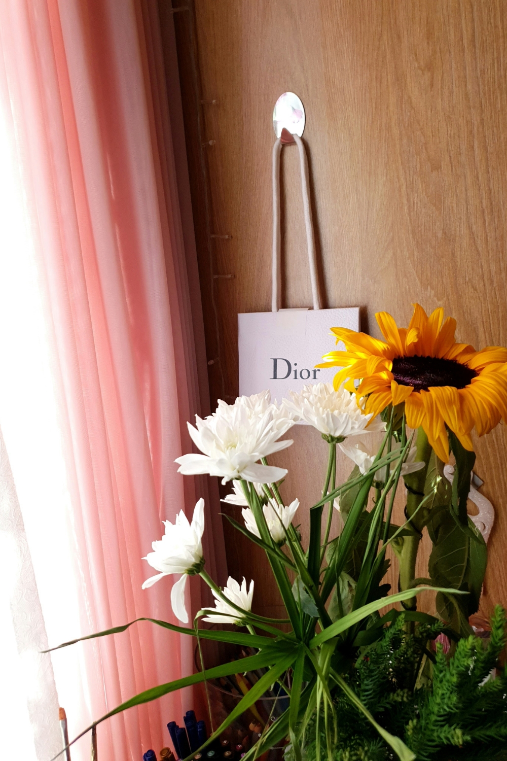 “DIY New Year 2025 home décor setup with handmade banners, memory jars, and upcycled glass bottle candle holders.”