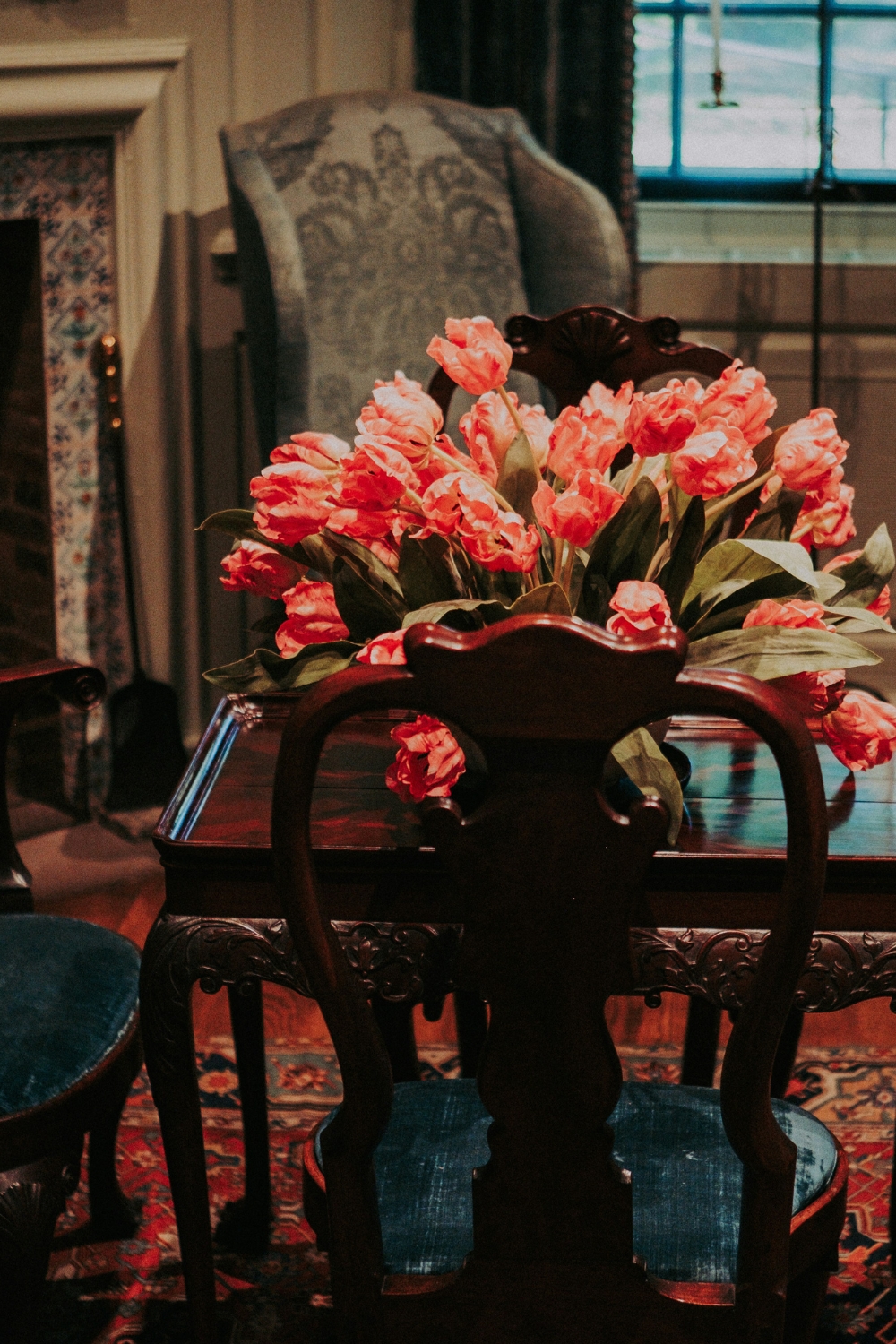 “Fireplace decorated with candles and lanterns for a cozy winter home”