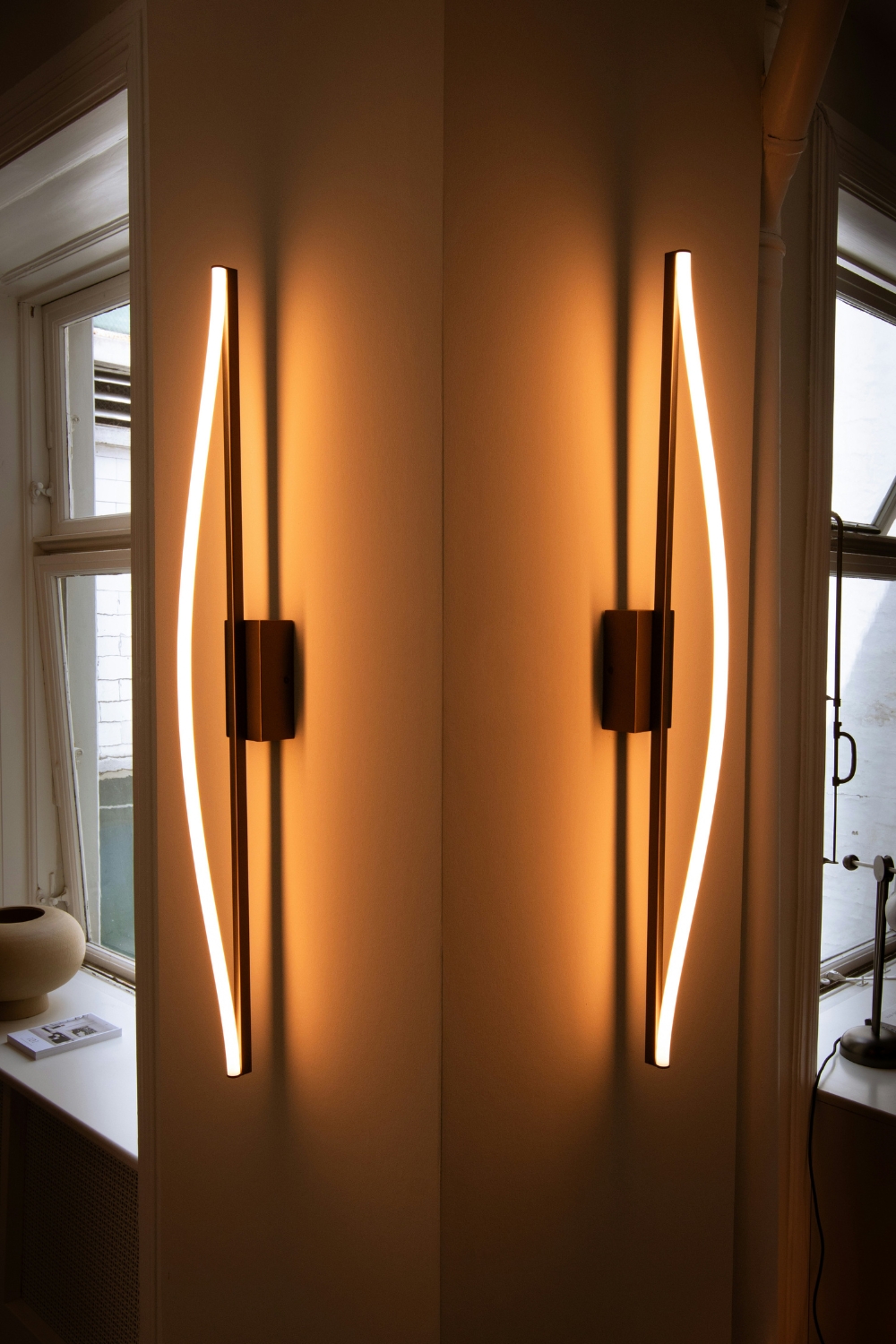 “Comparison of LED and traditional lighting styles for New Year 2025 home décor, featuring warm white LED string lights.”