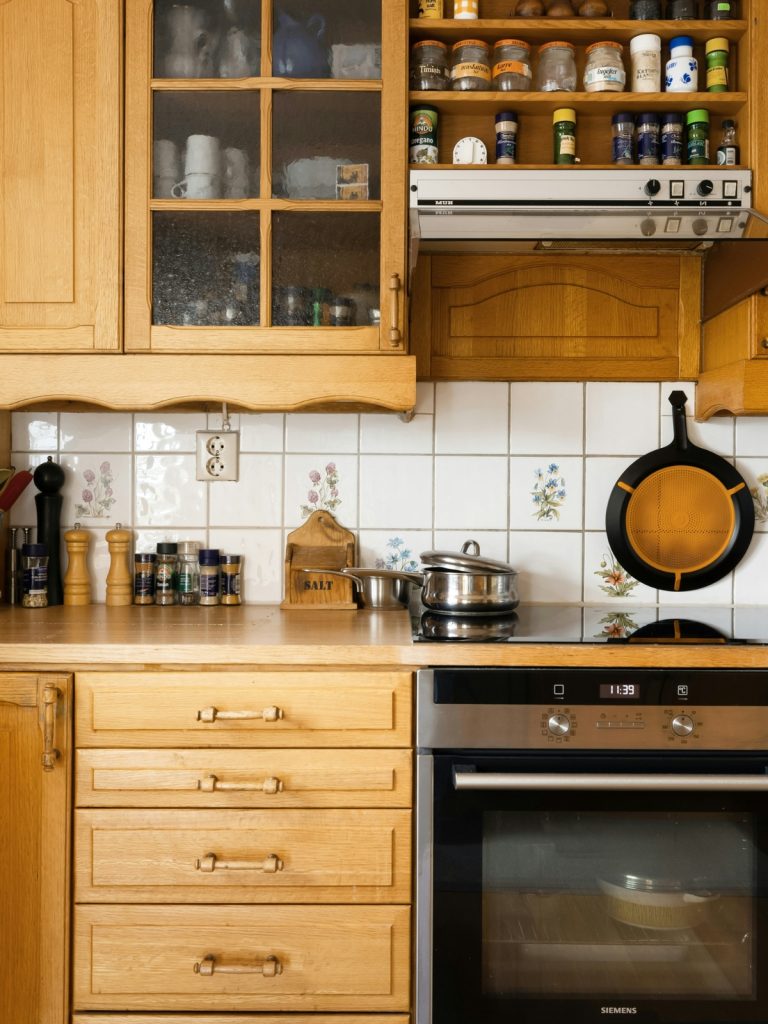 Smart instant pot multi-cooker for modern kitchens