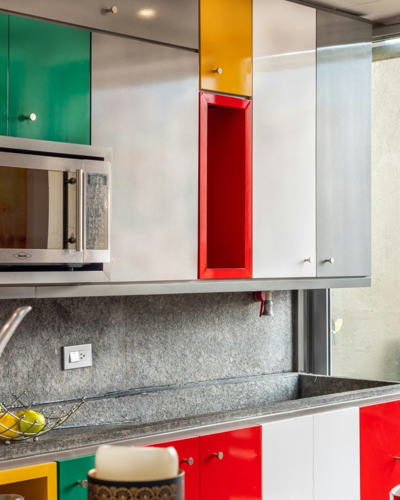 Modern white and wood kitchen design with minimalist color-themed décor.