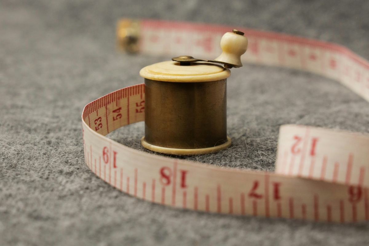 Measuring a room before buying furniture for proper placement