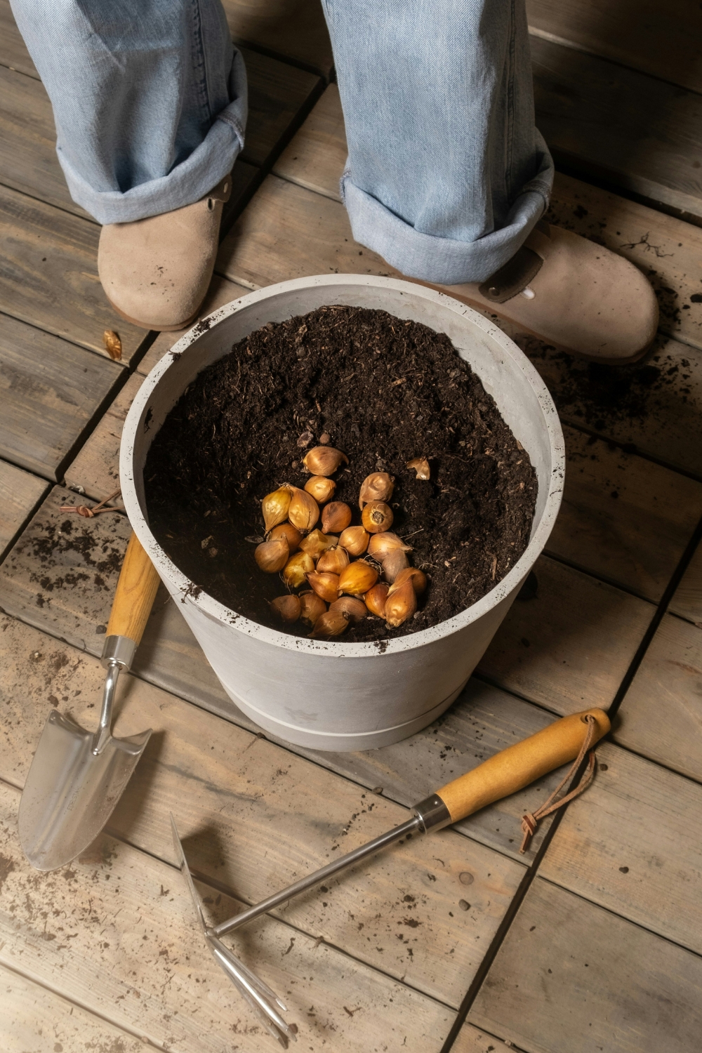 Living room with minimal furniture and clean surfaces for a luxury hotel-style look