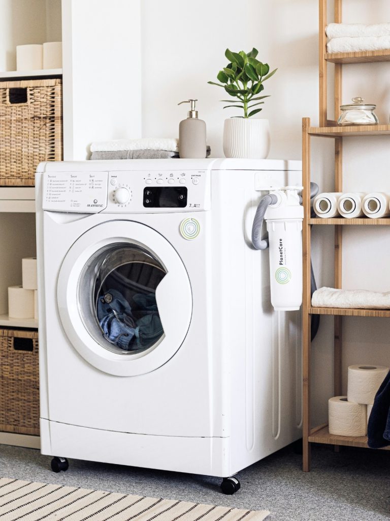 Transform your laundry space into a stylish and efficient area! Explore smart design tips, space-saving hacks, and modern decor ideas to make your laundry room both functional and beautiful.