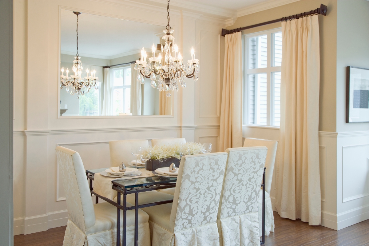 Dining room styled with soft textile layers including table runner, napkins, and cozy accents 2026 trend