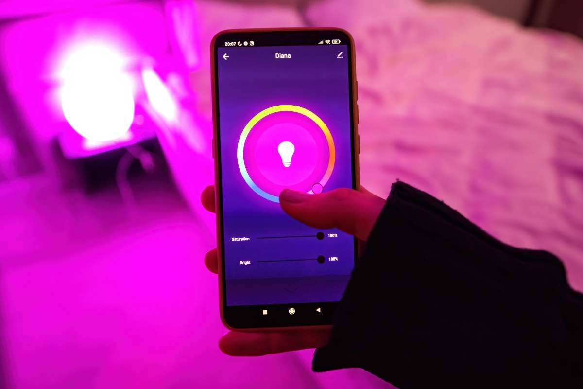smart adaptive lighting setup in modern living room with dimmable LEDs