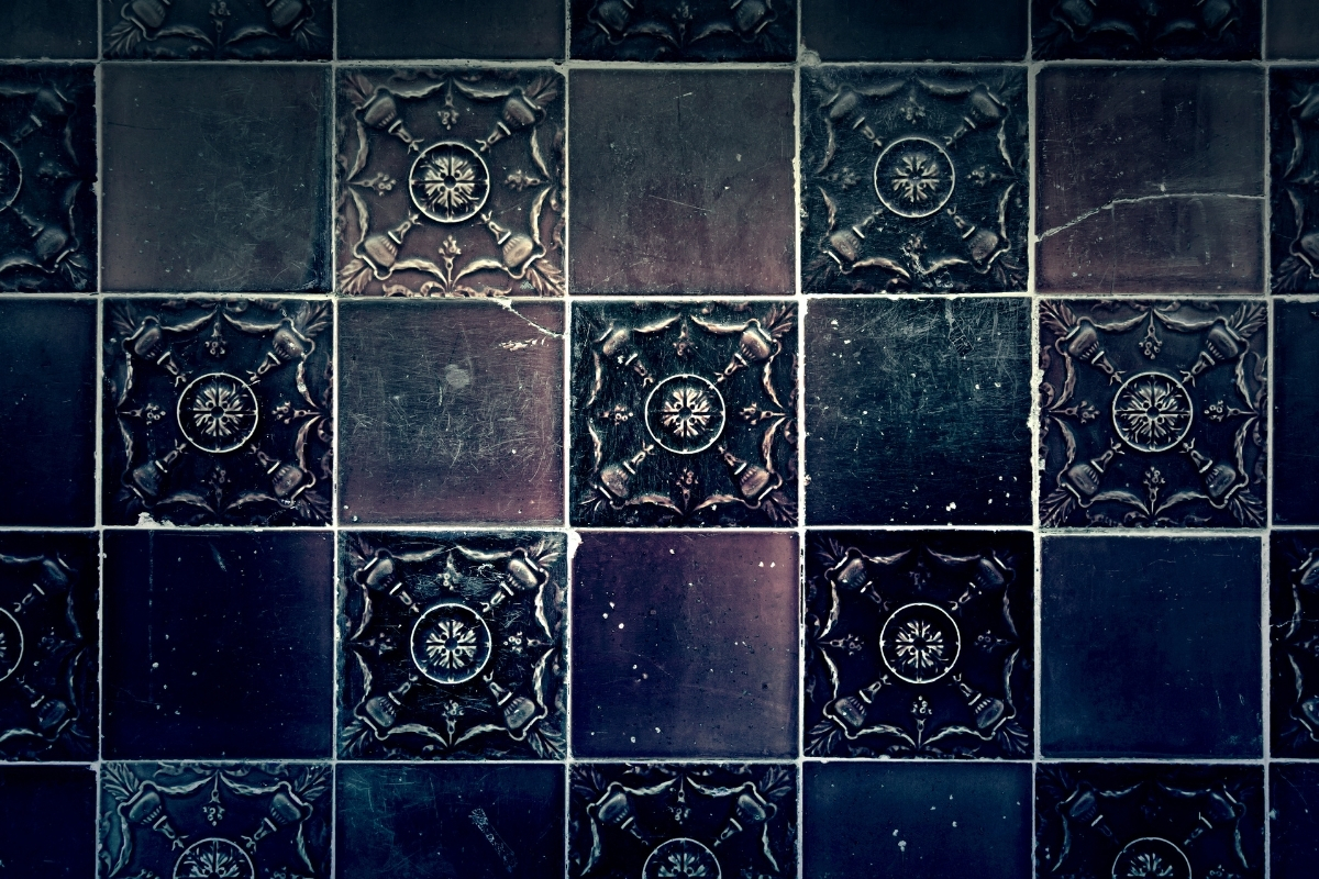 modern kitchen with patterned statement tile backsplash