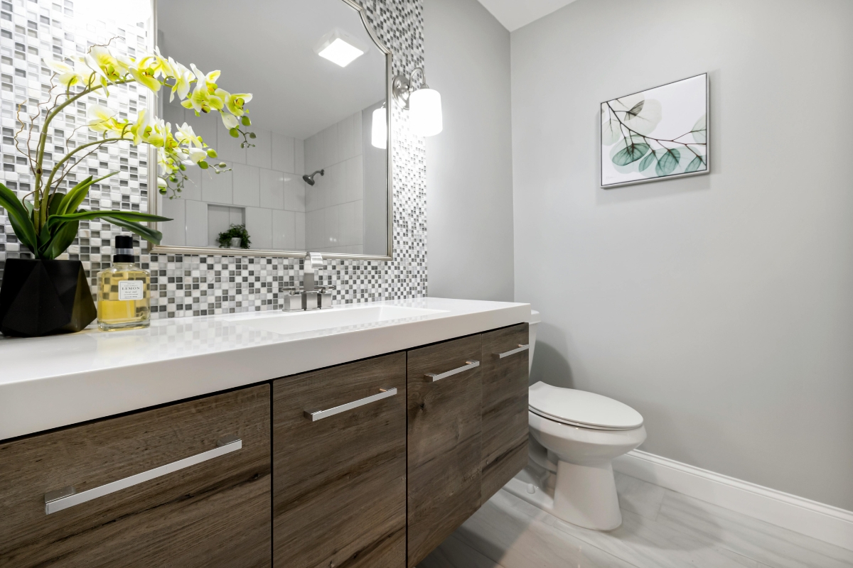 Minimal bathroom with functional decor like plant, tray, and soap dispenser