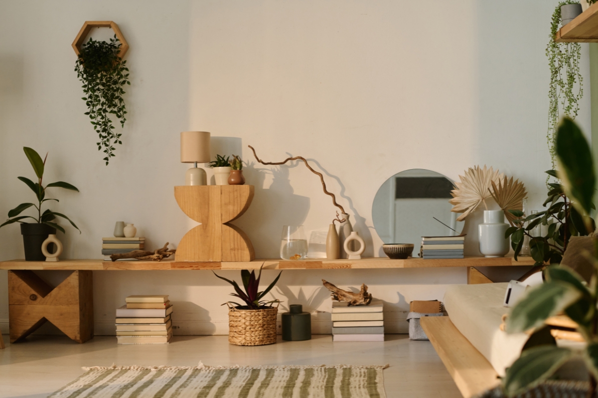 Modern biophilic living room with organic shaped furniture and natural decor