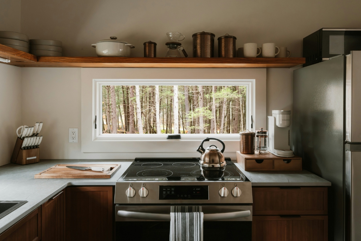 Modern kitchen with textured wall tiles paired with smooth cabinets and countertops creating a balanced and stylish interior design
