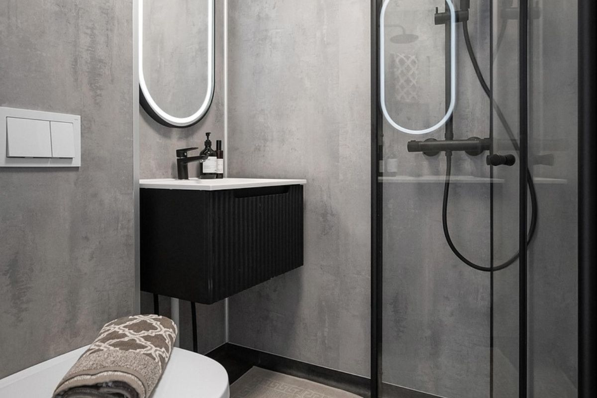 Bathroom decor ideas black with matte black fixtures and tiles