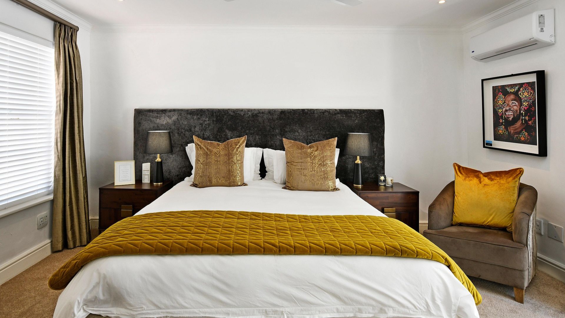 Cozy bedroom styling ideas with layered bedding and warm lighting