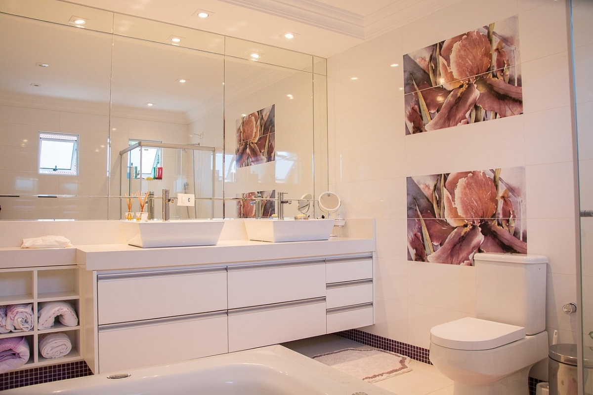 Japandi bathroom with recessed shower niche and neutral tiles