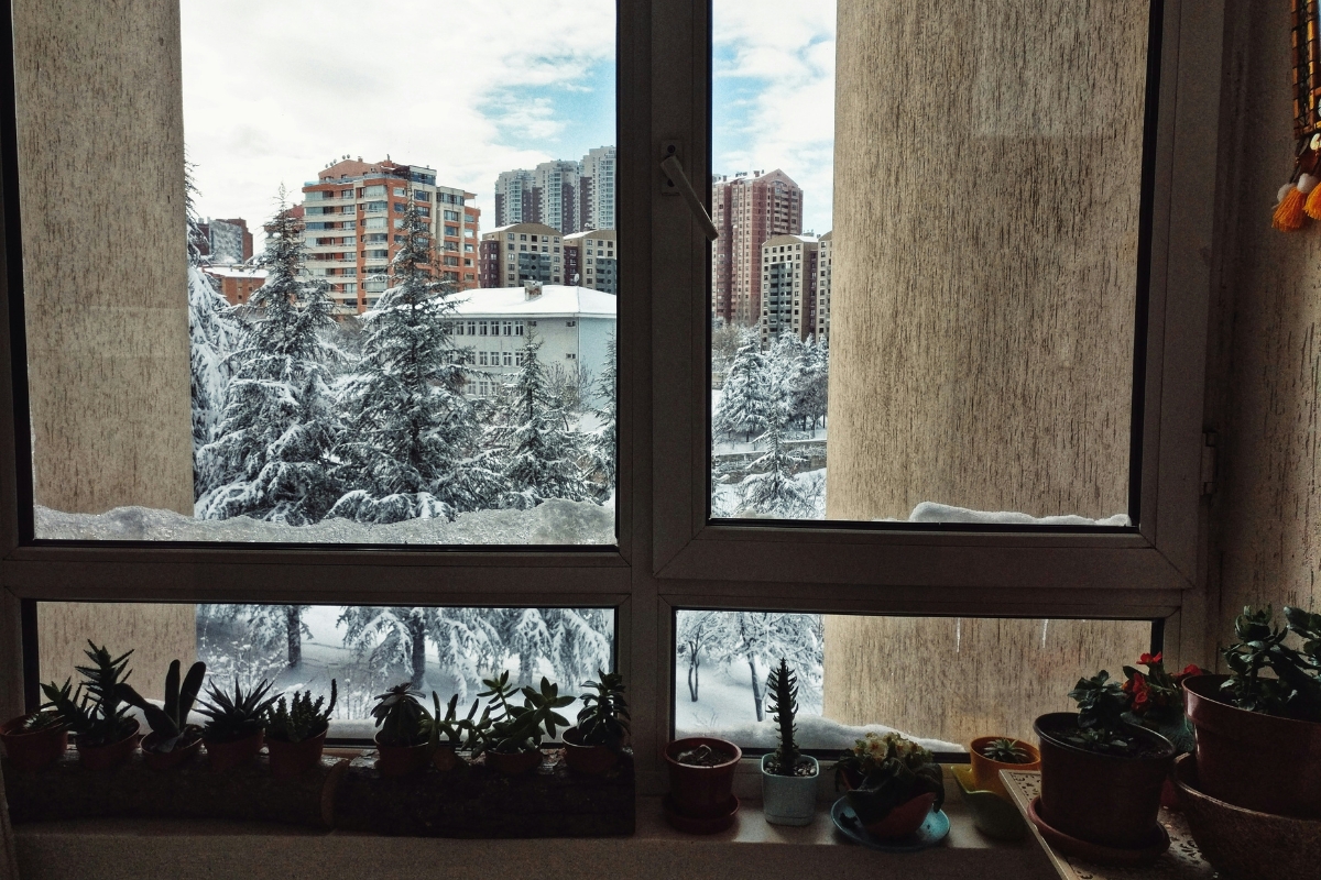 Living room with minimal winter decor featuring a few elegant accents, creating a calm, cozy, and clutter-free post-holiday atmosphere.