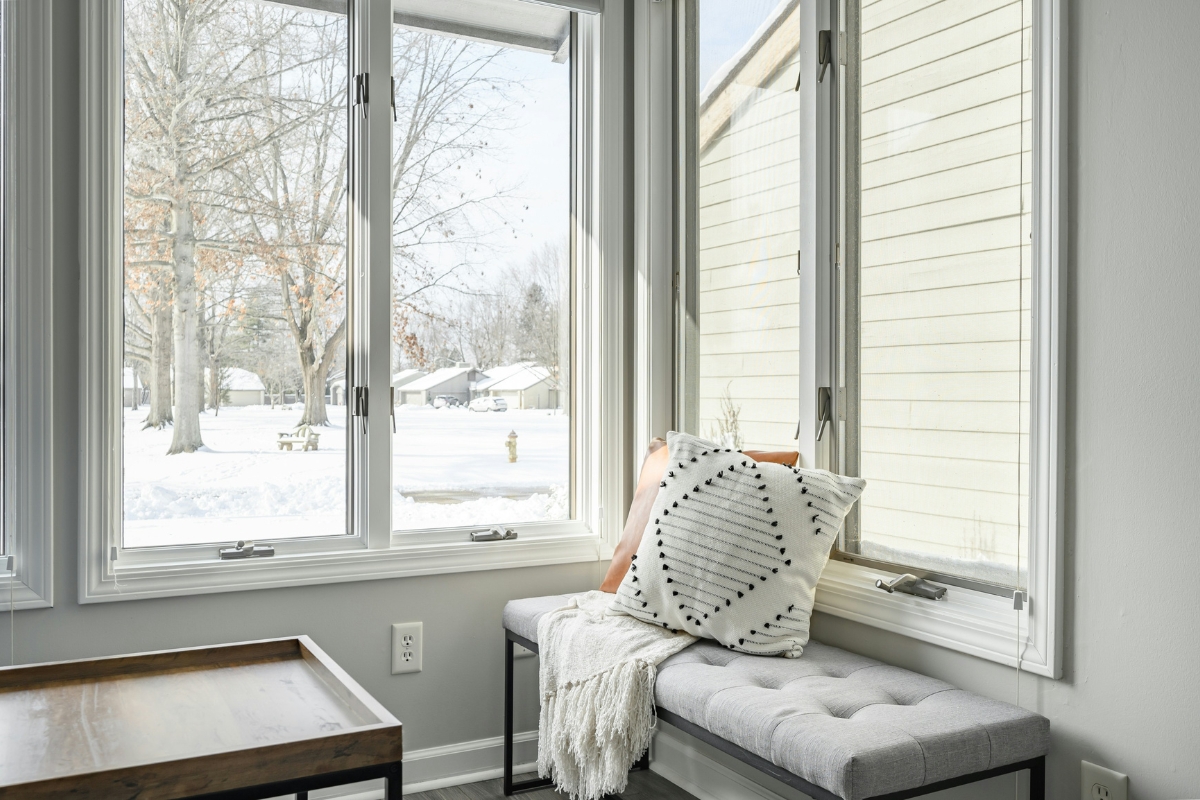 Bright living room with clear surfaces, minimal decor, and a small vase of fresh flowers creating a clutter-free and organized spring home transition.