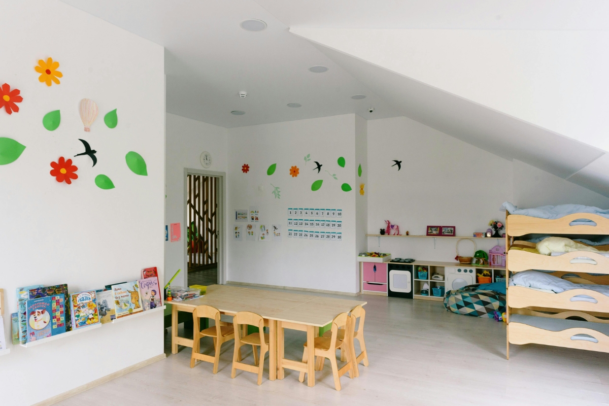 Kids room featuring safe, interactive decor with wall-mounted magnetic boards, soft wall decals, and playful accessories that encourage creativity and engagement