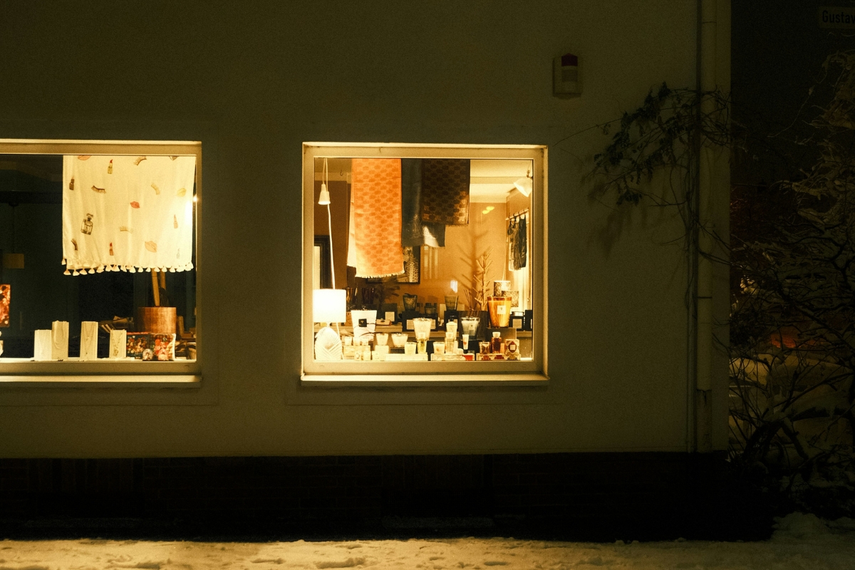 Living room featuring warm lighting from table lamps and candles, creating a cozy, elegant, and inviting winter atmosphere after holiday decorations.