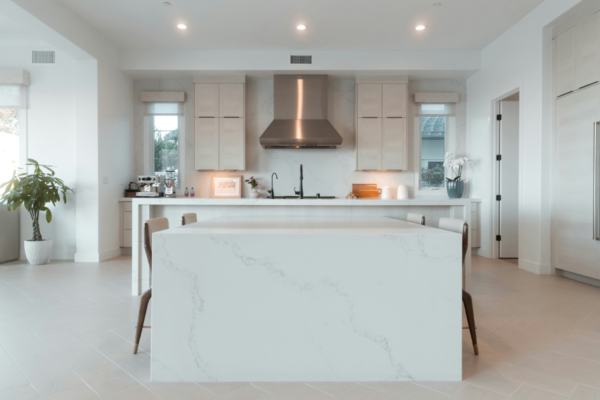 Neutral textured kitchen wall in soft beige tones paired with modern cabinets creating a clean and elegant kitchen design
