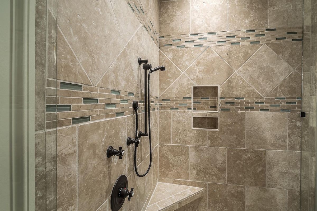 Modern bathroom decor ideas with black and white color scheme