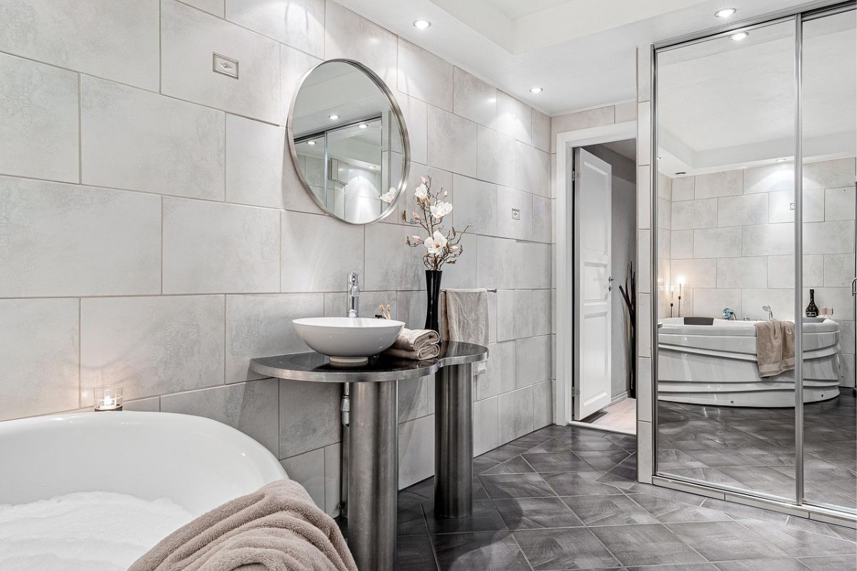 Small bathroom decor ideas with floating shelves and vertical storage
