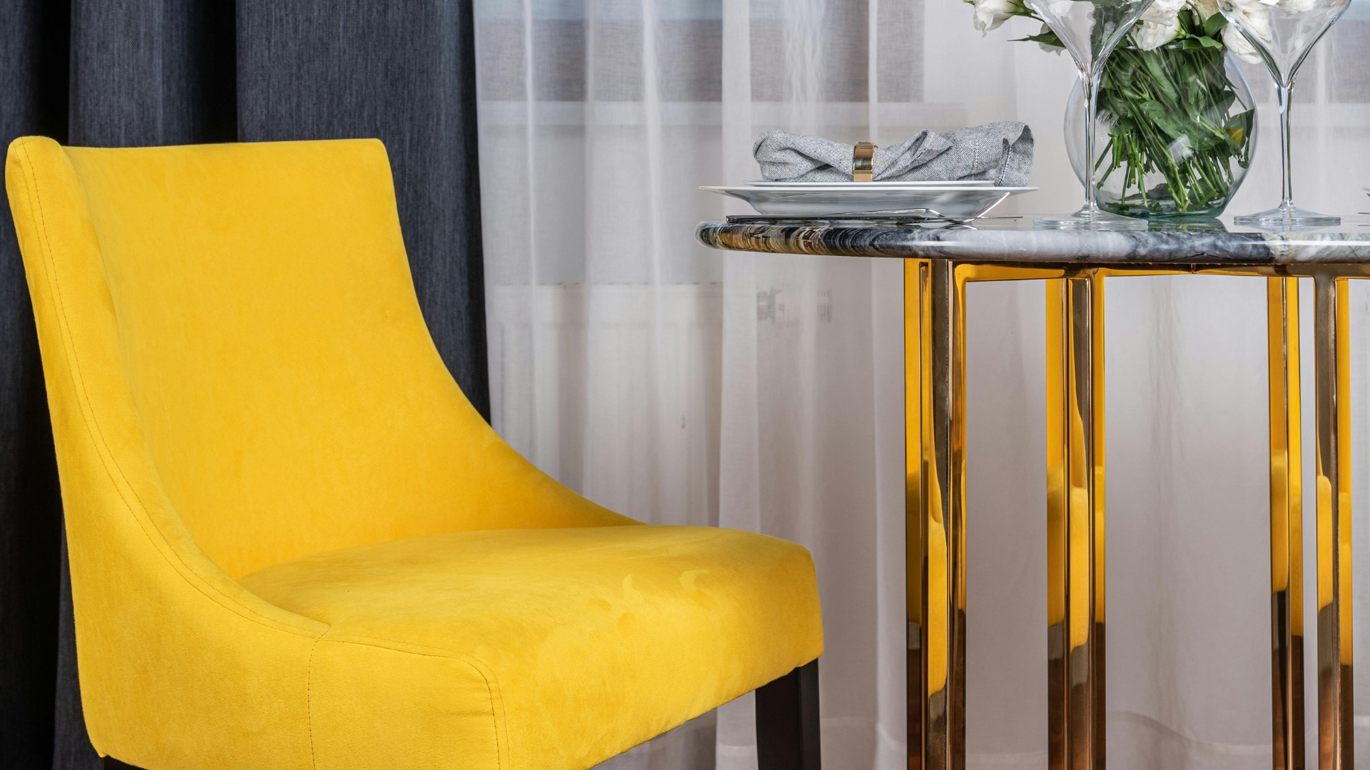Timeless vs. Trendy Furniture combination showing a classic neutral sofa with modern accent décor in a stylish living room