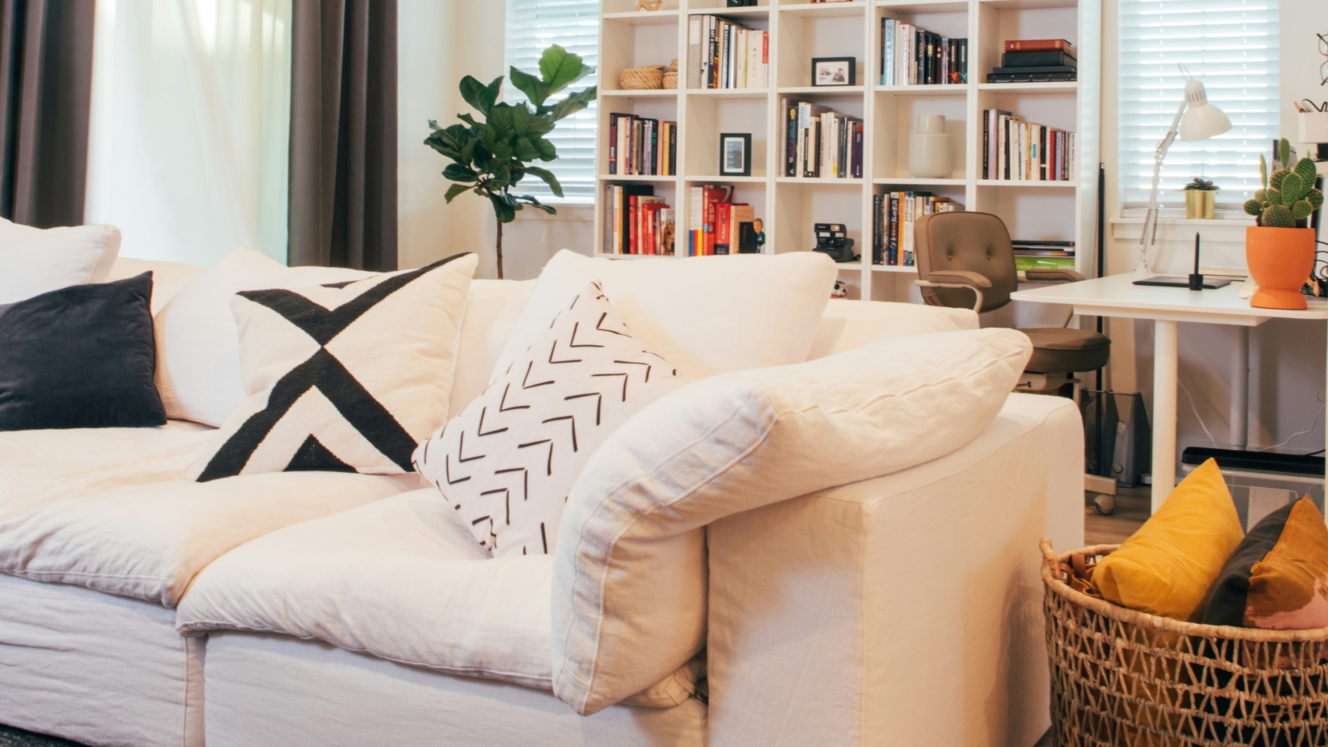 modern smart home decor with smart lighting setup