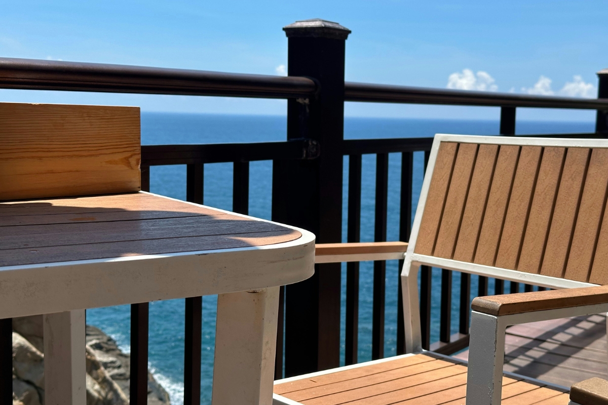 comfortable seating for summer balcony decor