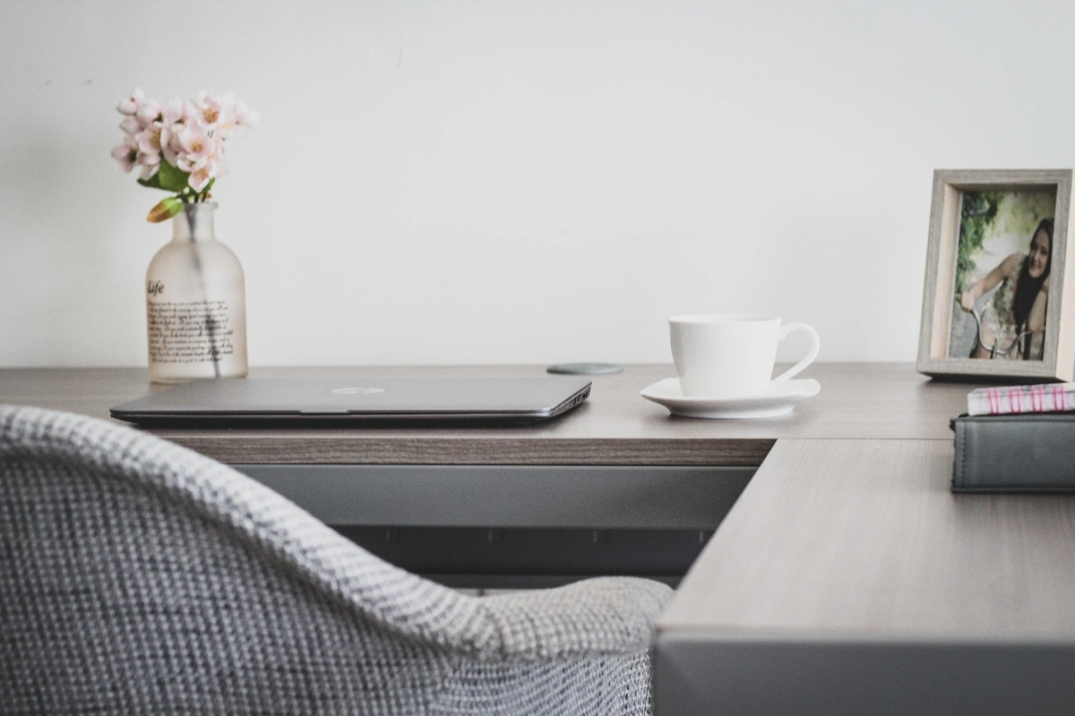 Vintage Home Decor Trends showing authentic vintage furniture, antique decor elements, and timeless interior design ideas for cozy stylish homes