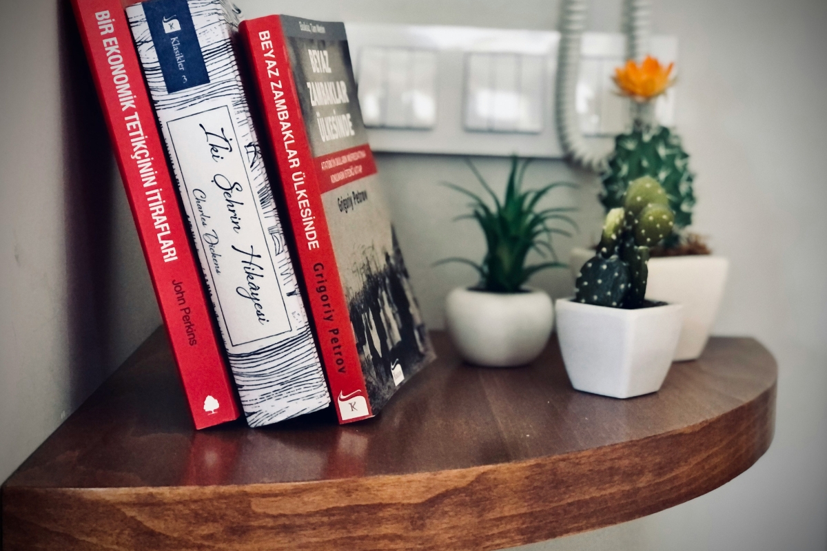 cozy fall reading corner with blankets and pillows