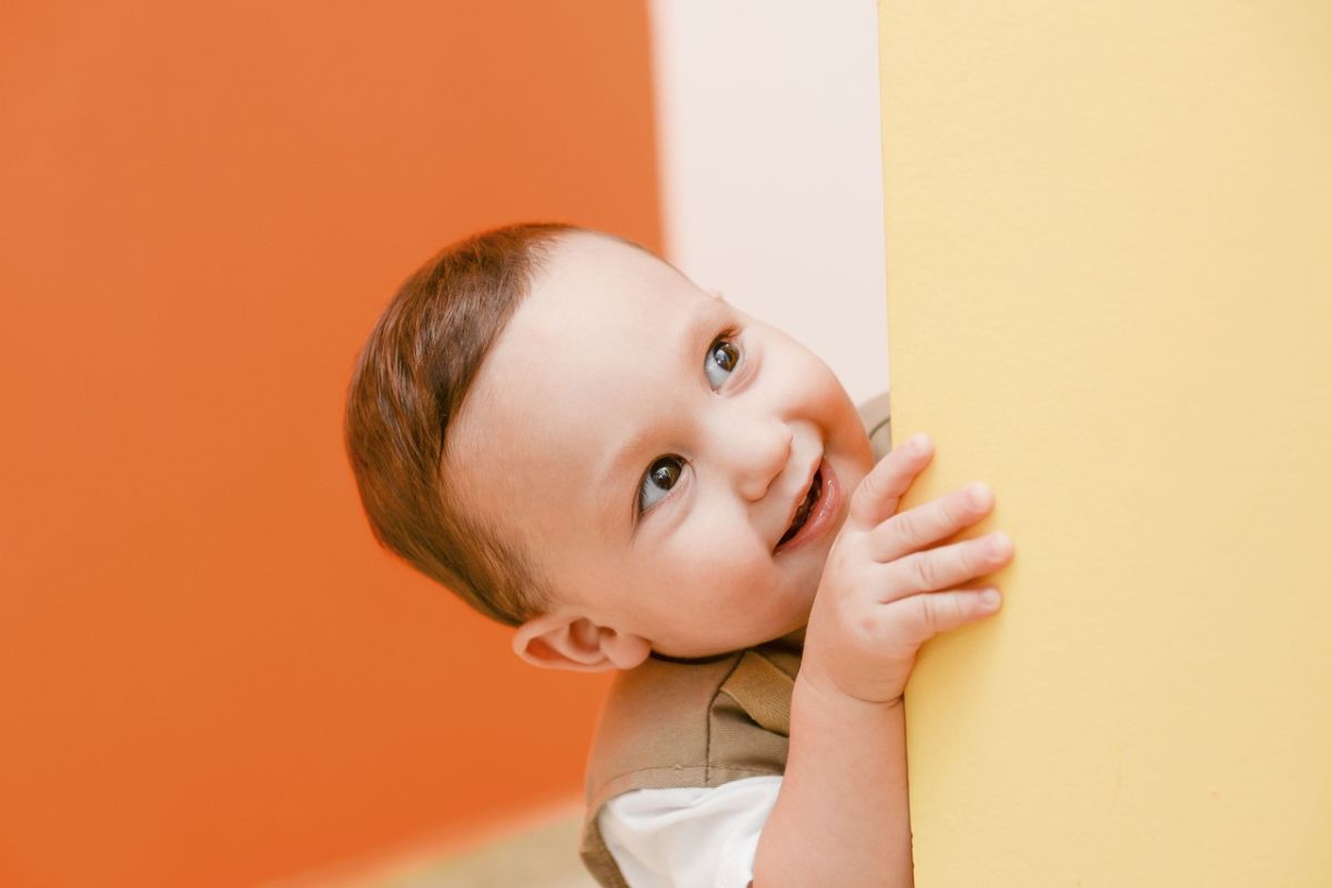 orange kids room décor – bright and cheerful kids bedroom with orange accents