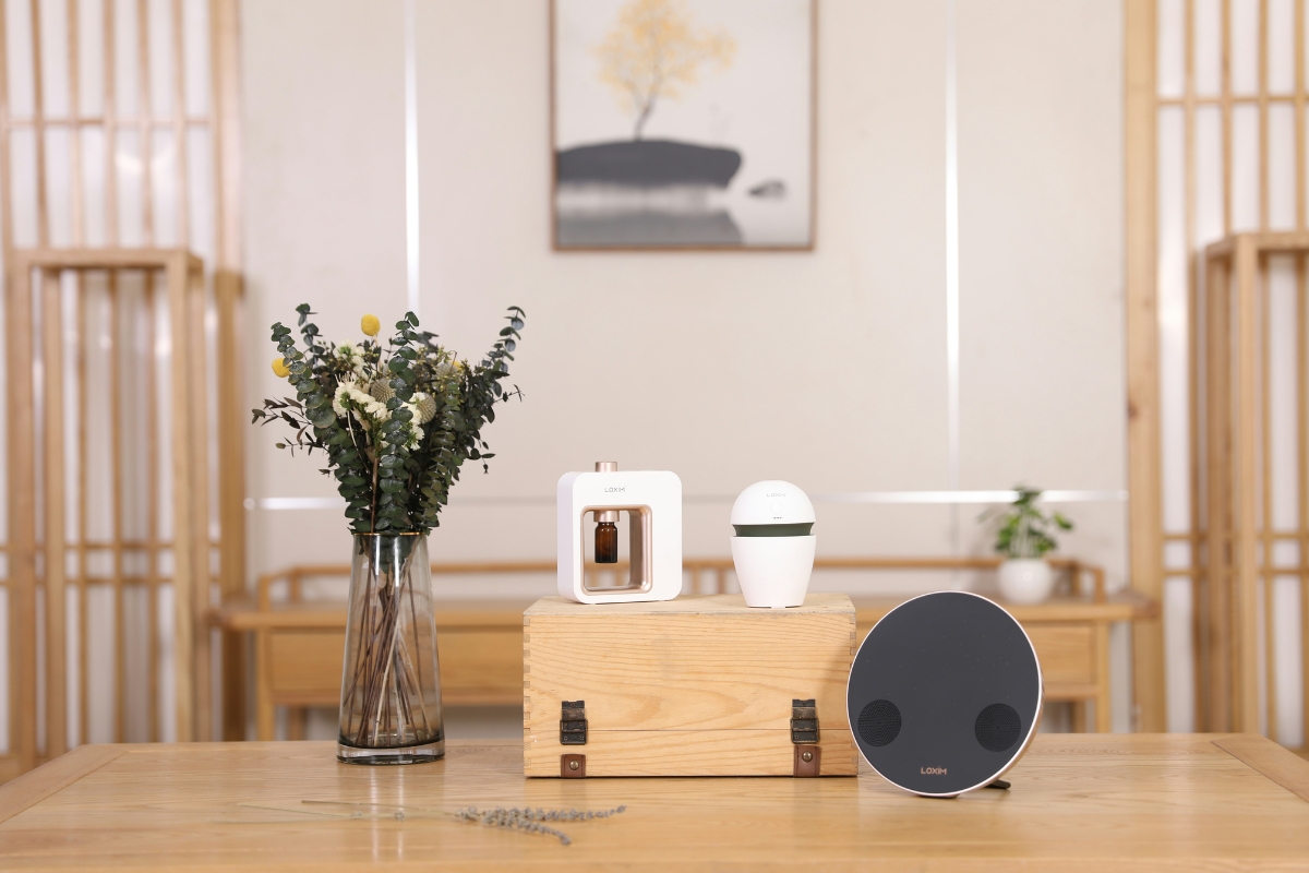 voice controlled smart assistant device in modern living room