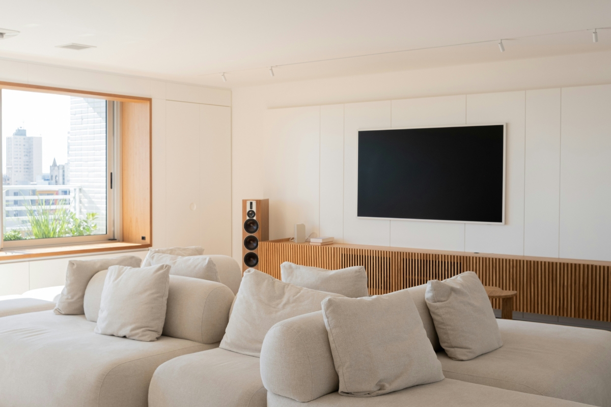 modern smart living room decor with smart lighting system