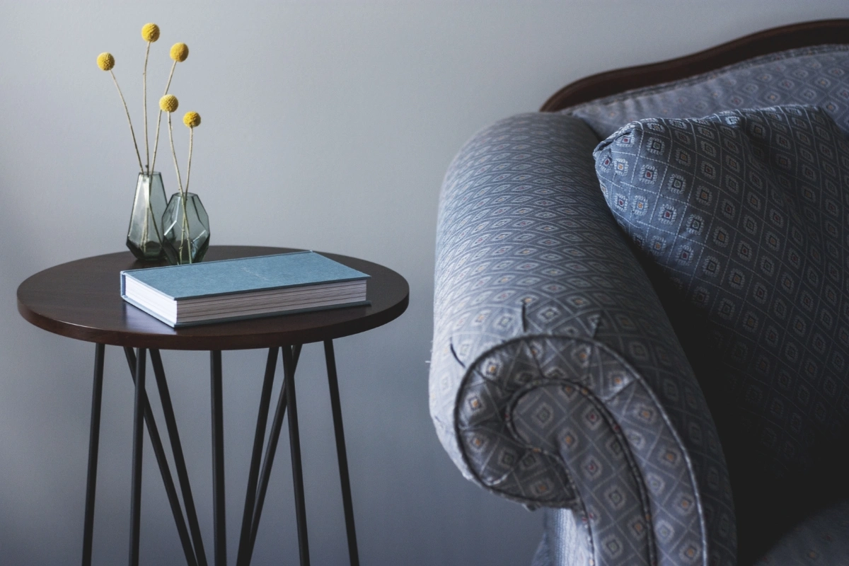 Vintage Home Decor Trends 2025 with retro furniture, antique accessories, and timeless interior design styles for stylish and cozy modern homes