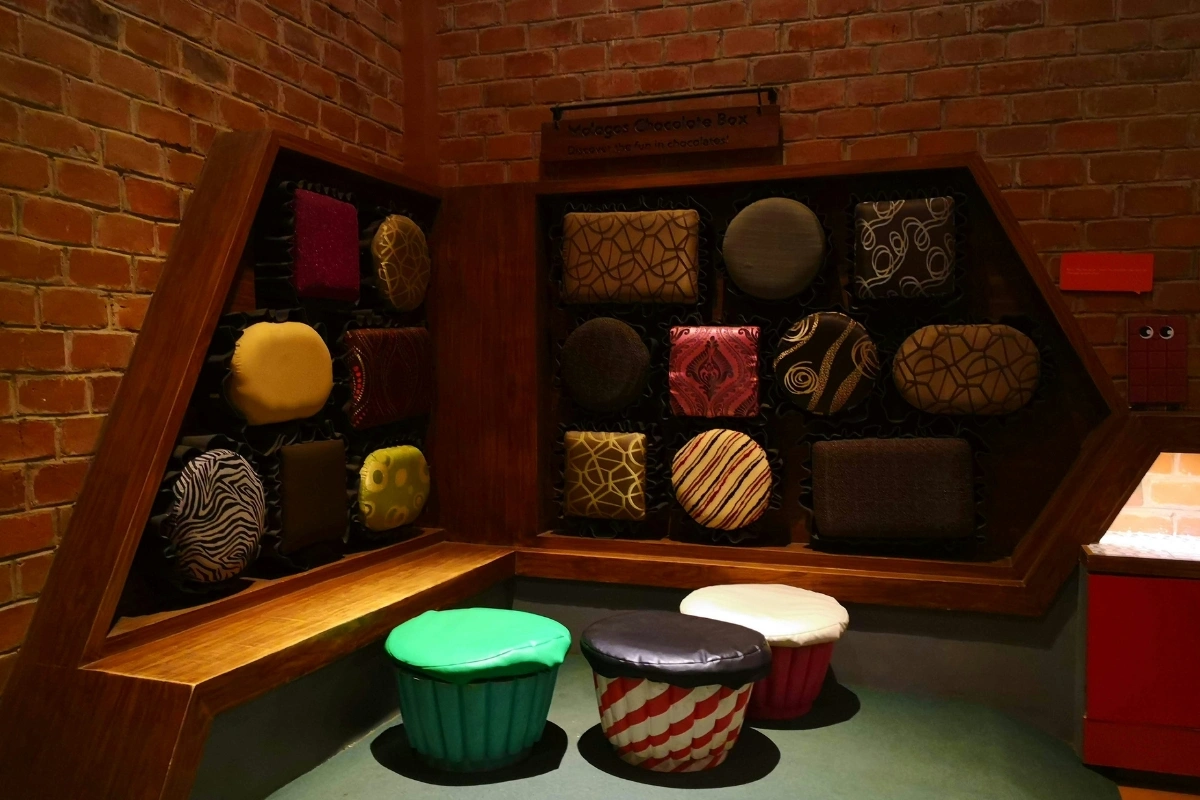Sensory room description showing ideal sensory interior design with calming lighting, textured furniture, and multi-sensory elements for comfort