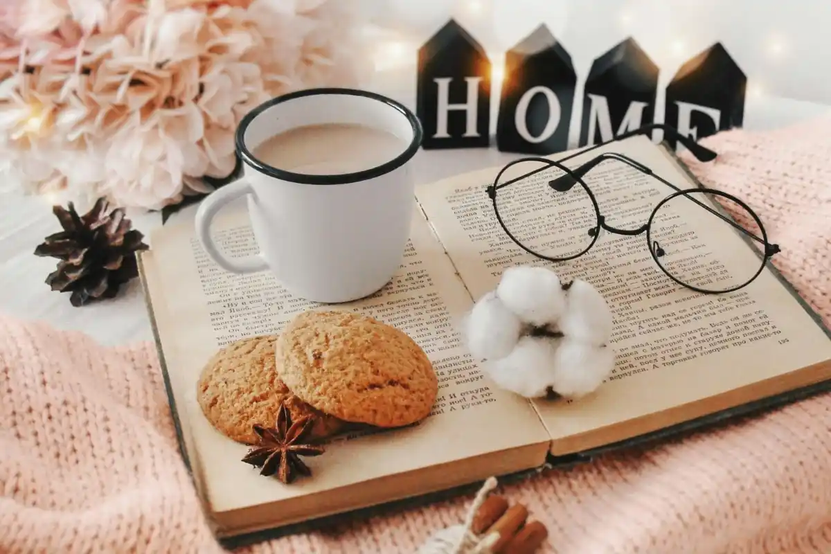 How to make your home cozy with warm lighting and soft textures