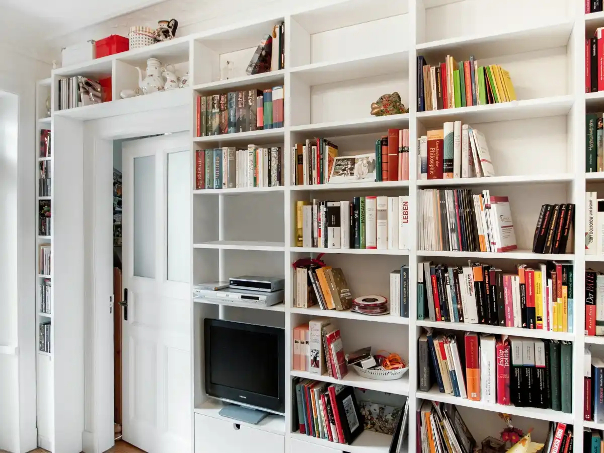 Small apartment decorating mistakes with messy display shelves