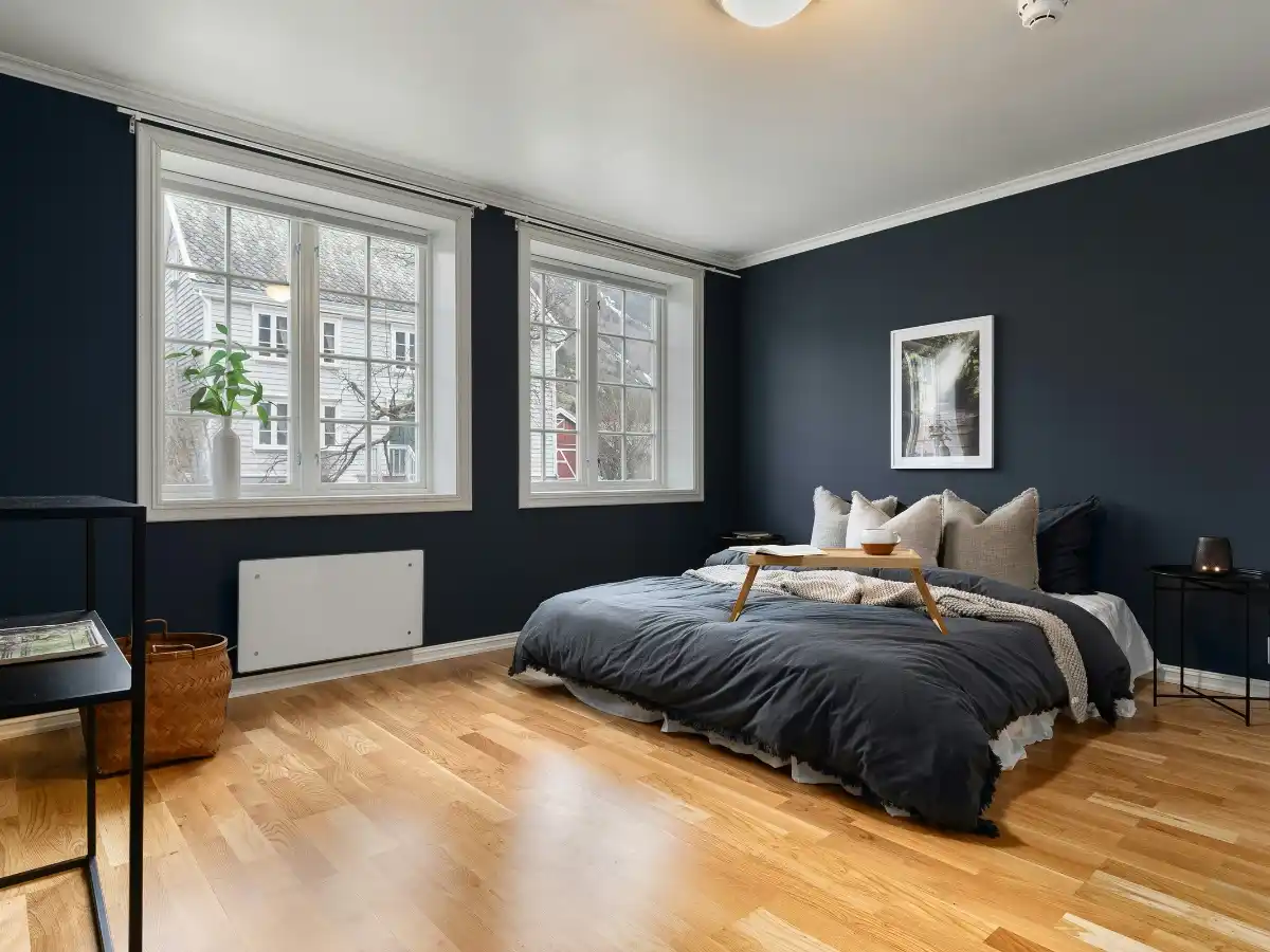 small bedroom design mistakes with dark paint making room feel cramped